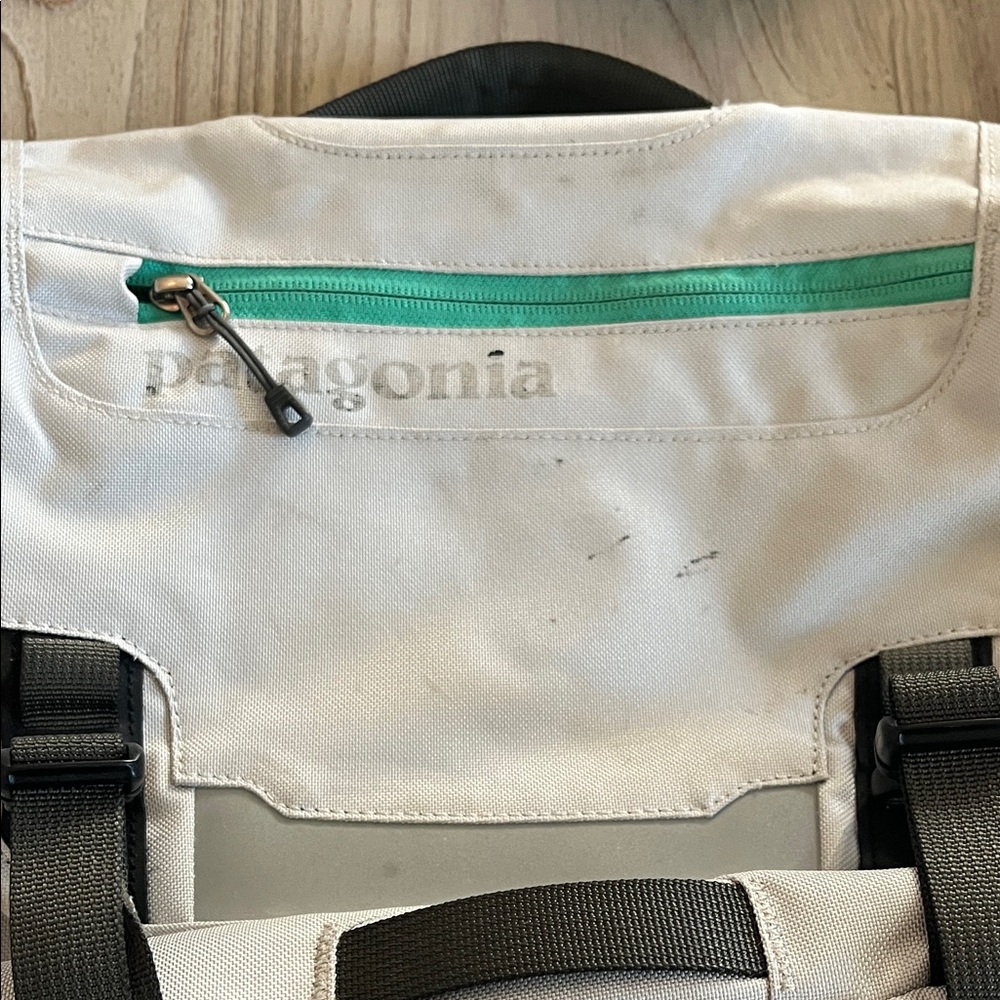 Patagonia Cream Messenger Bag with Black and Teal Accents - Picture 2 of 12